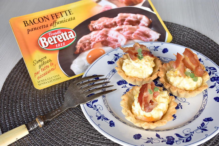 Cestini di frolla salata con mimosa di uova e bacon Beretta