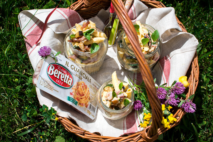 Insalata di pasta con verdure e guanciale
