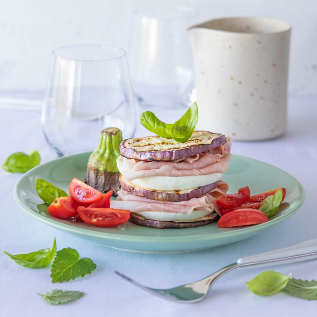 Millefoglie di melanzane con prosciutto cotto e mozzarella