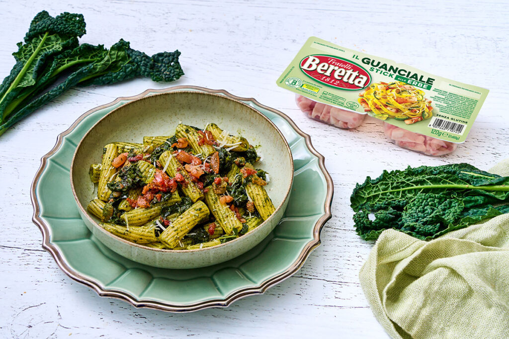 Rigatoni con cavolo nero e guanciale