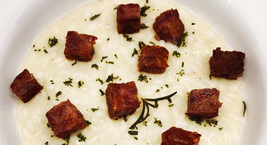 Risotto cannellini e bufala con cubetti di zampone croccanti