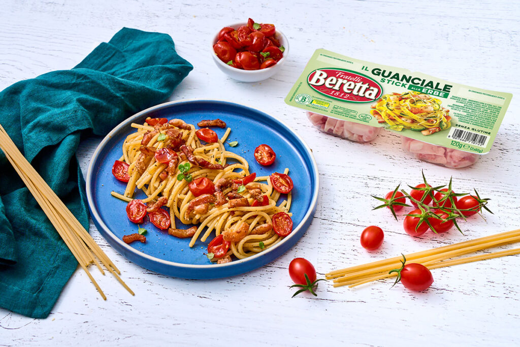 Spaghetti alla chitarra con pomodorini confit e guanciale croccante
