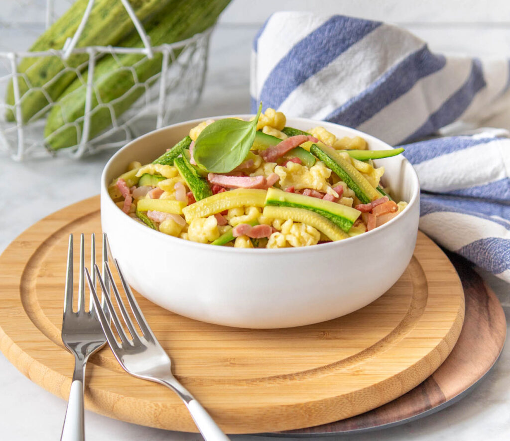 Spatzle saltati con speck e zucchine