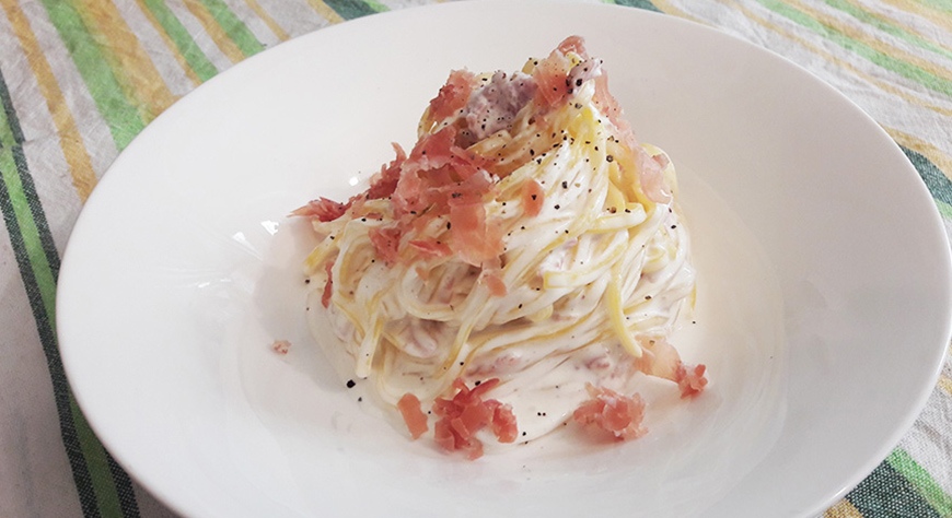 Tagliolini con prosciutto crudo e ginepro