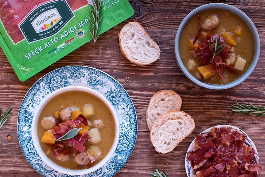 Zuppa con speck croccante