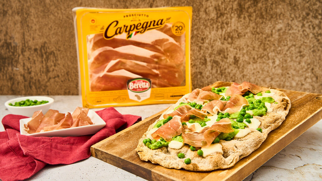 Pinsa e bisi con prosciutto Carpegna
