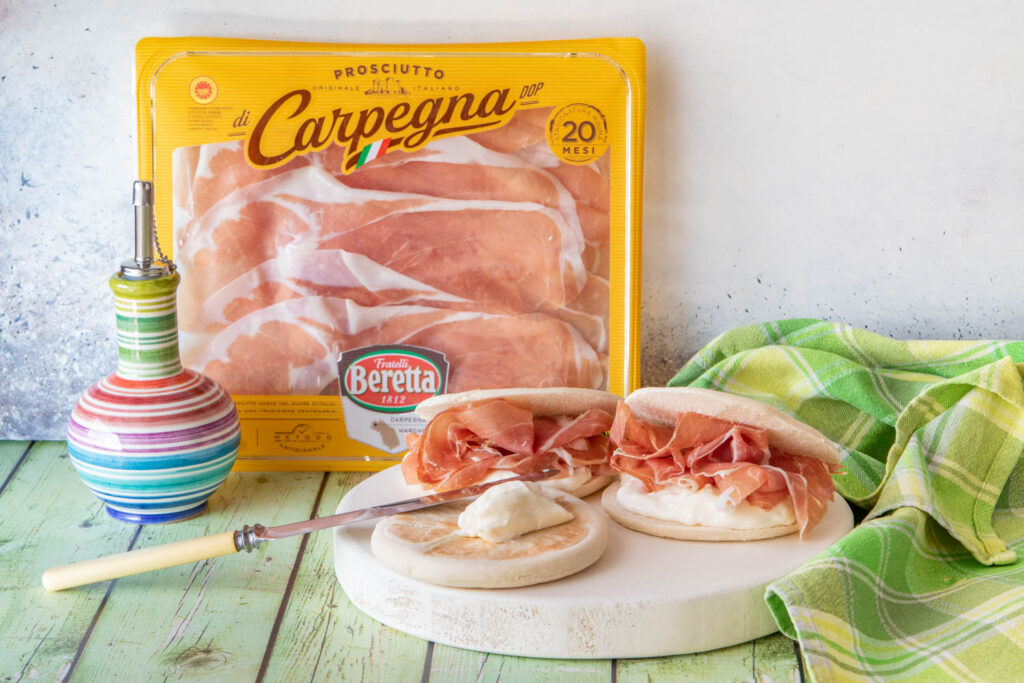 Tigelle con Prosciutto di Carpegna DOP e stracchino
