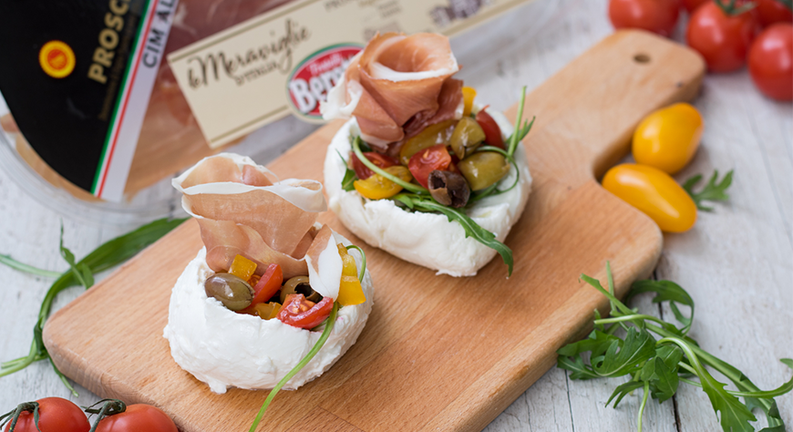 Mozzarelle ripiene di prosciutto di Parma DOP, rucola, pomodorini 