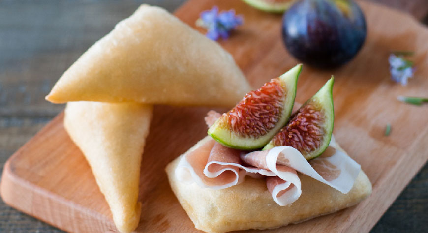 Straccetti fritti con prosciutto crudo e fichi