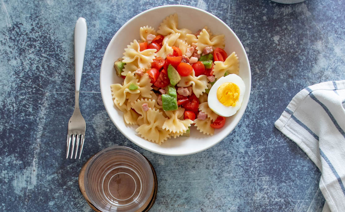 Insalata di farfalle estiva
