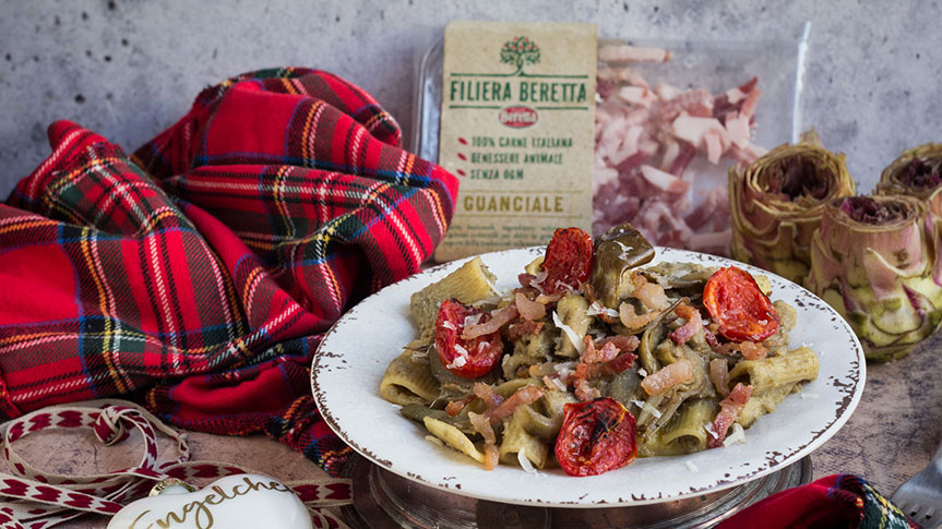 Mezzi paccheri con crema di carciofi, pomodorini arrosto e guanciale Beretta