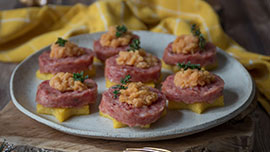 Medaglioni di polenta con cotechino e lenticchie rosse