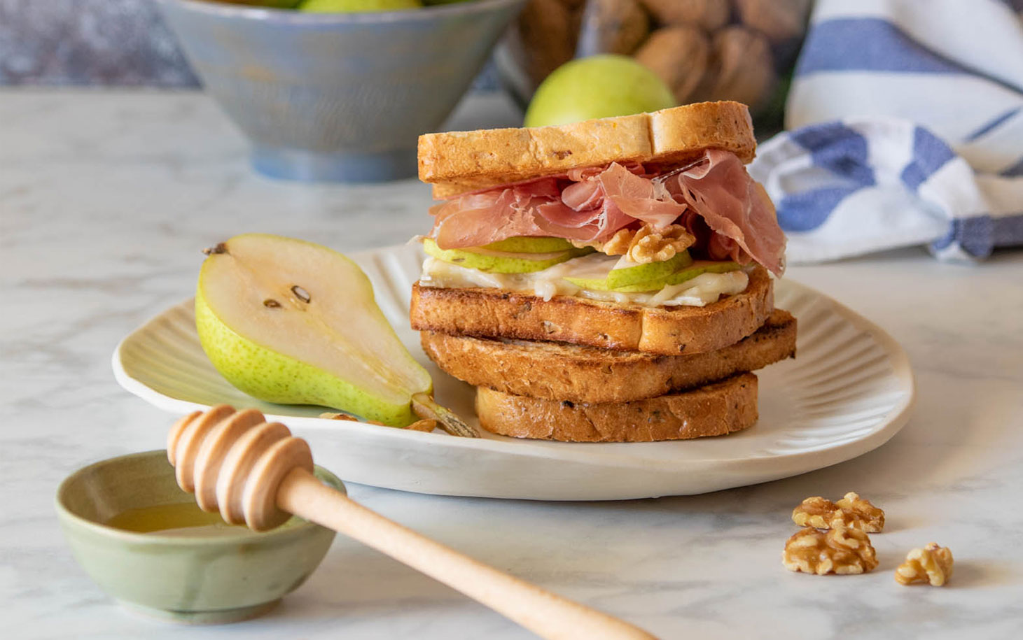 Panino con crudo, gorgonzola e pere