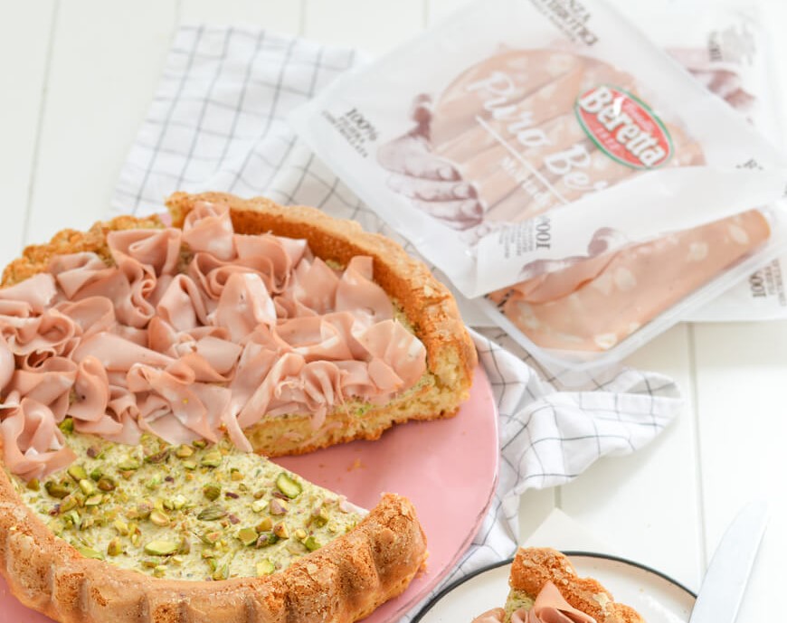 Crostata morbida con mortadella e crema di pistacchi