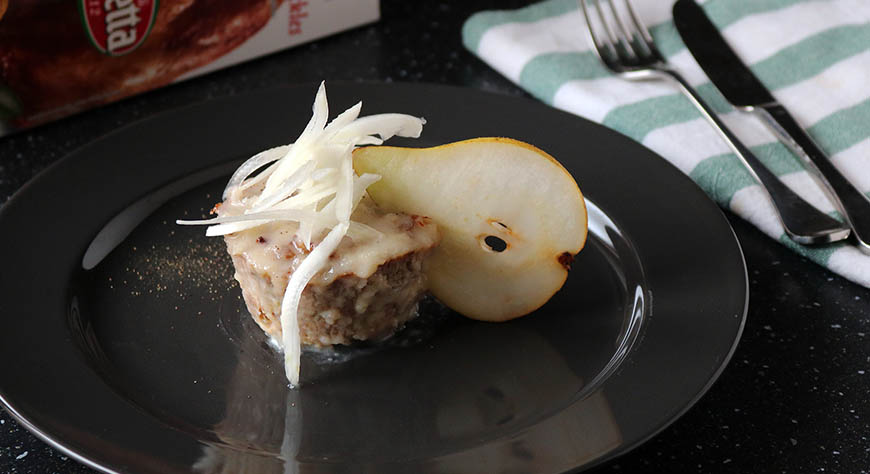 Sformatino di stinco con leggera salsa alle pere 