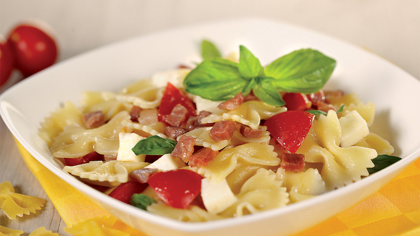 Farfalle con crudo e mozzarella