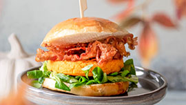 Panino con medaglione di zucca e bacon croccante