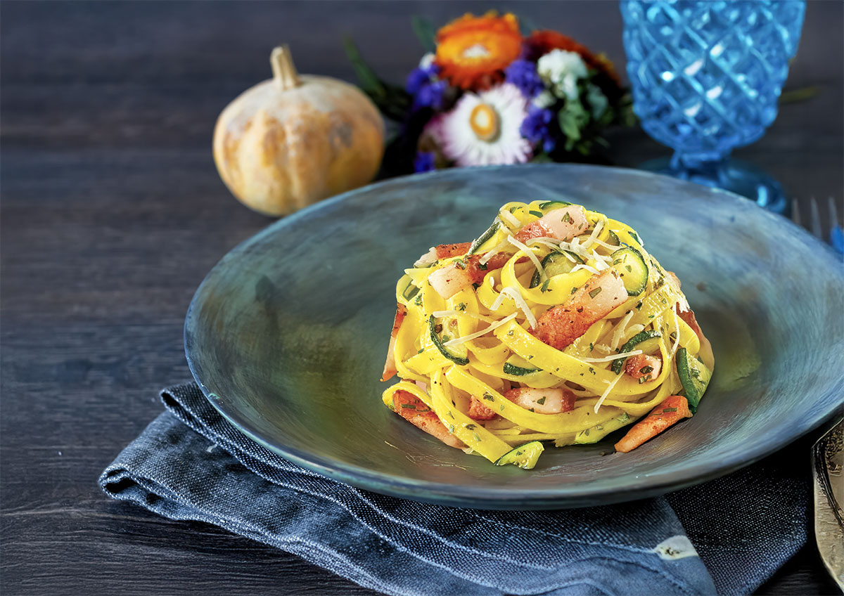 Linguine con zucchine, guanciale alle Erbe e pecorino